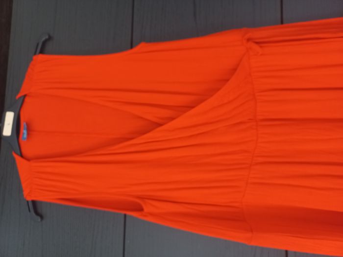 vends robe decoltée rouge taille L - photo numéro 2