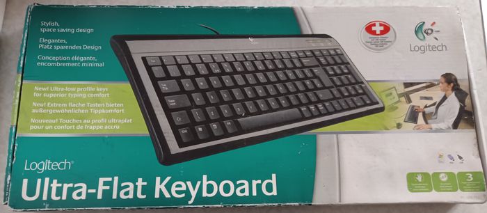 Clavier Suisse 105 Touches de bureau filaire USB-PS/2 Logitech QWERTY Extra Plat