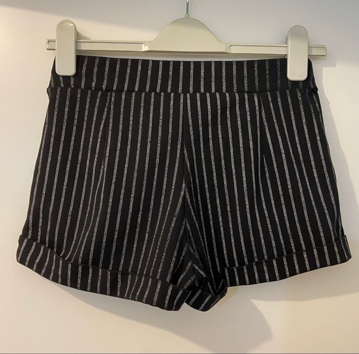 Short noir à rayures avec ceinture - photo numéro 2
