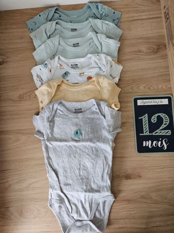 Lot bodie 12 mois