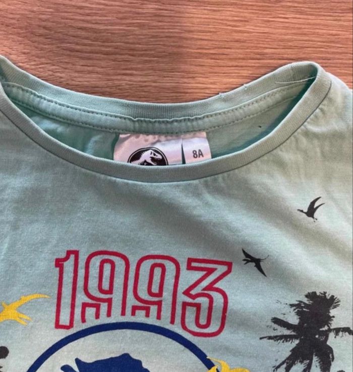 TEE shirt Jurassic Park taille 8 ans - photo numéro 3