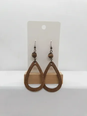 Boucles d'oreilles en bois brun forme goutte