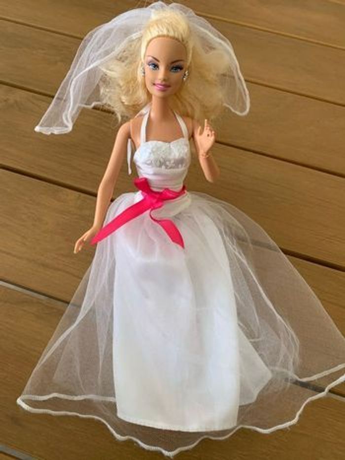 Superbe barbie mariée - photo numéro 2
