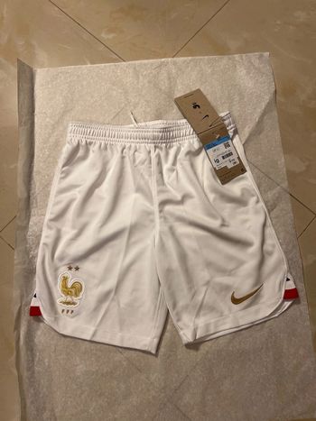 Short de foot Nike équipe de France taille 9/10 ans authentique neuf