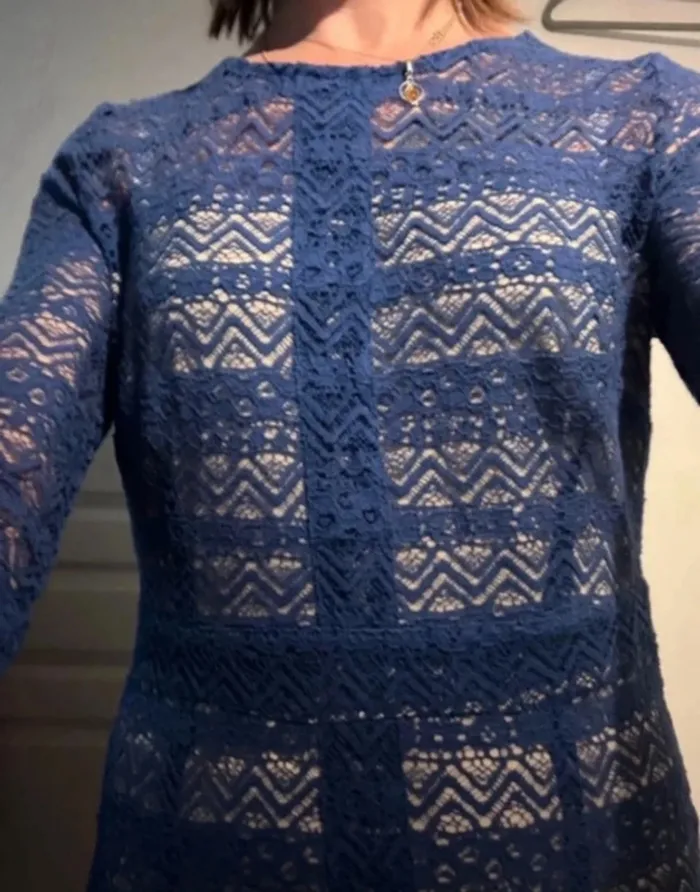Robe bleue en dentelle Reserved – Taille 40 – Neuve avec étiquette 💙 - photo numéro 3