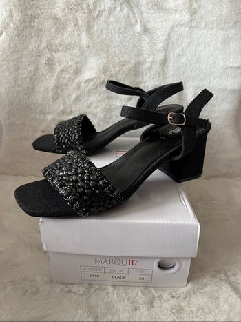Sandales noire et argentées pointure 38, talons 7 cm