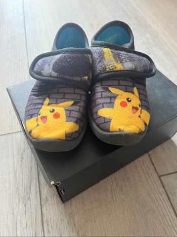 Chaussons imprimés Pikachu enfant