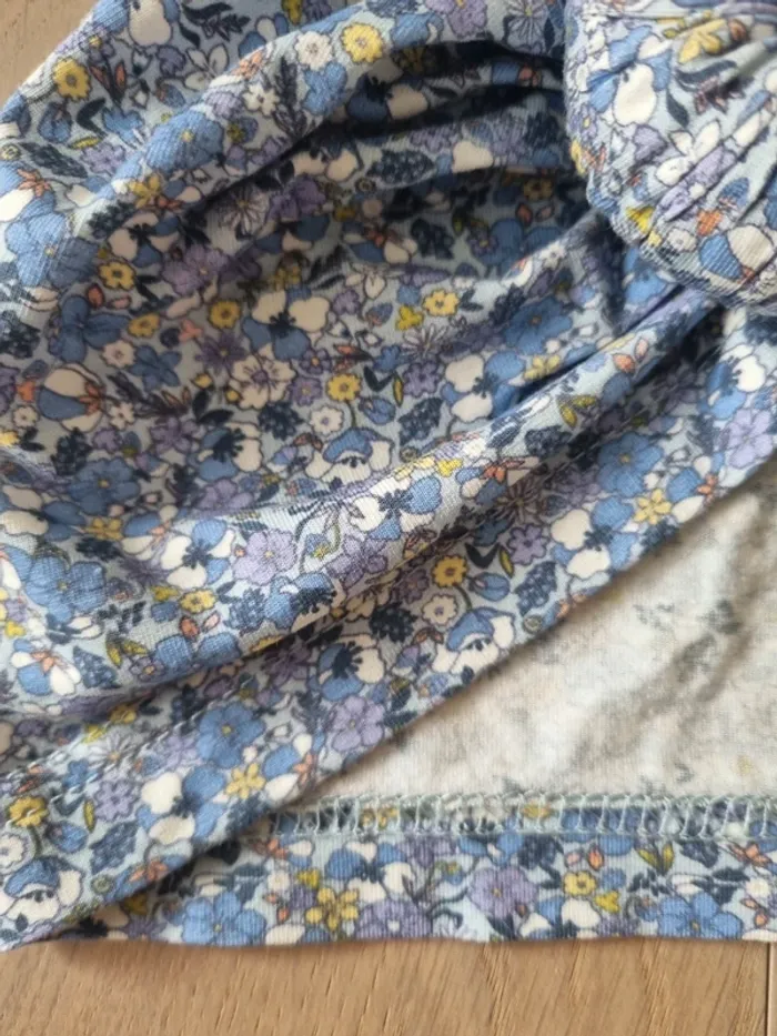 Turban fleuri peu porté - photo numéro 2