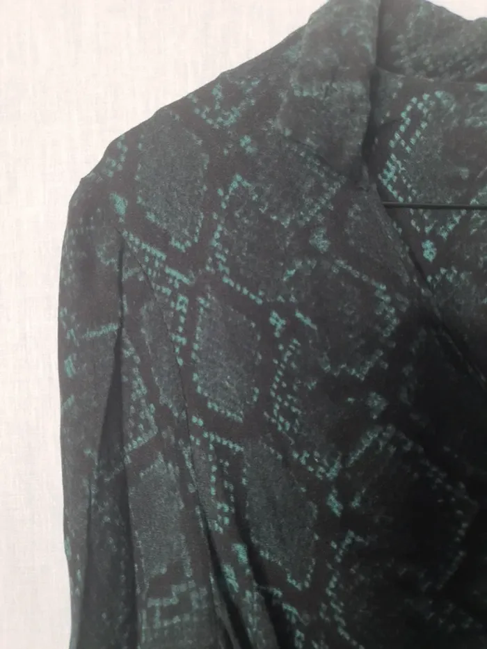 Robe chemise zara effet python - photo numéro 4