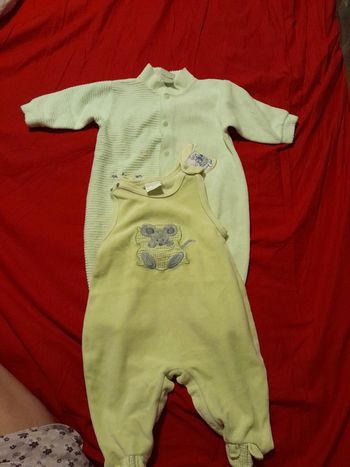 Lot de 2 pyjamas pistache taille 3 mois