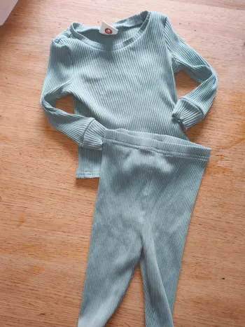 Ensemble confortable garçon vert clair 12 18 mois excellent état
