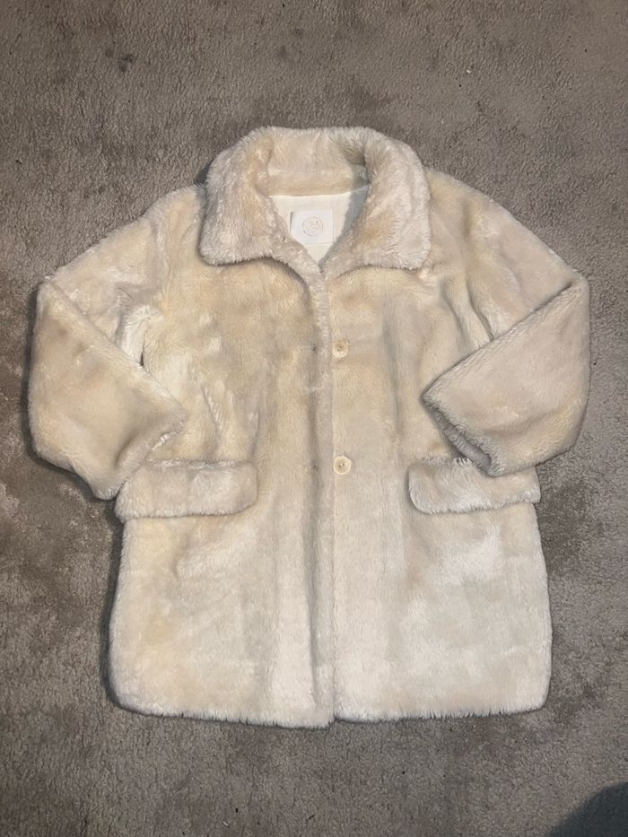 Menteau des petits hauts  blanche faux fourrure