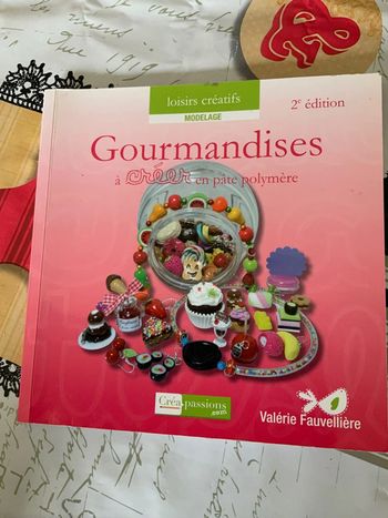 Livre loisirs créatifs : gourmandises à créer en pâte polymère
