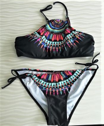 Maillot de bain 2 pièces noir et fluo taille 34/36