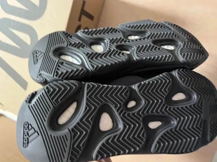 Yeezy Boost 700 Mnvn 45,5 - photo numéro 4