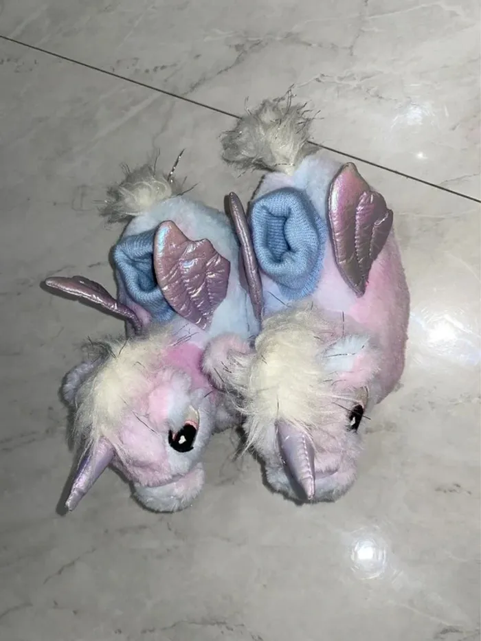 Chaussons peluche licorne - photo numéro 4
