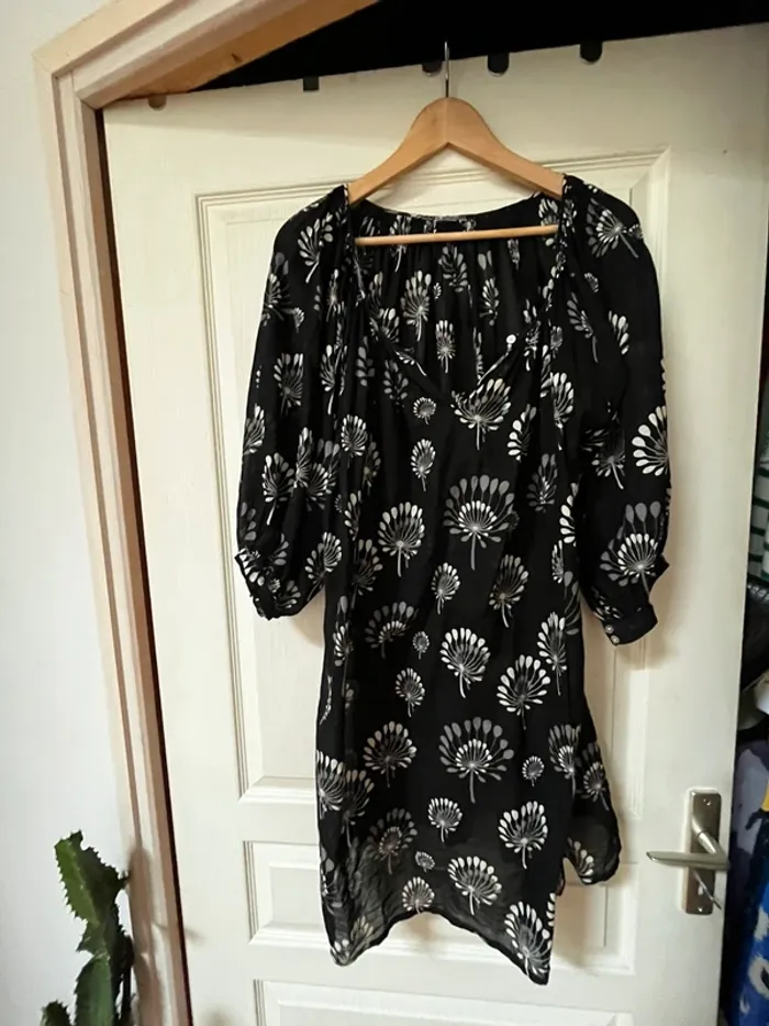 Blouse  longue bohème Europann en voile de coton, noire avec motif fleuri -taille 42
