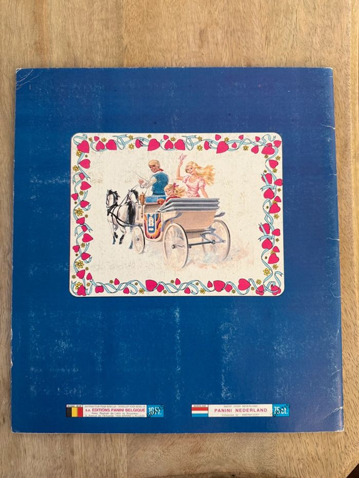Album Panini ancien vintage complet Barbie Poupée Un monde en rose - photo numéro 2
