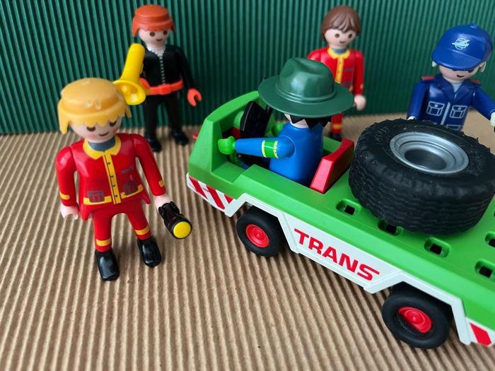 Lot  Playmobil + voiture - photo numéro 9