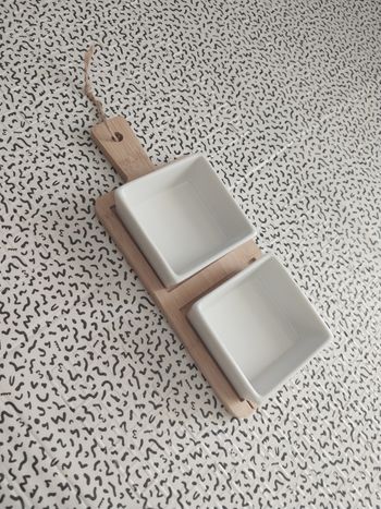 Set apéritif bambou + 2 ramequins en céramique blanche