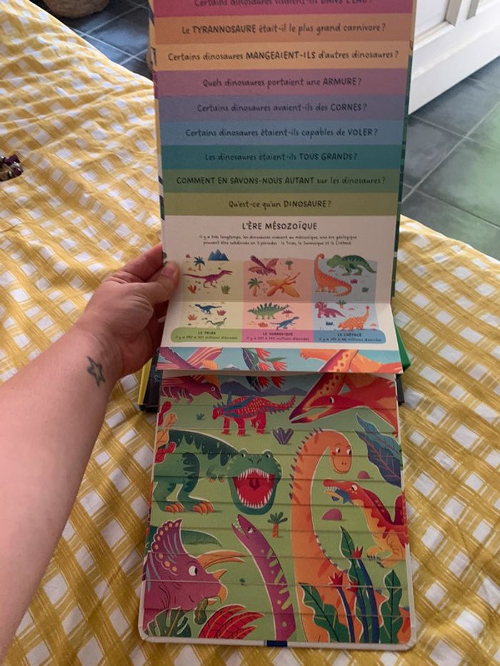 Livre Les dinosaures / Pas a pas - photo numéro 2
