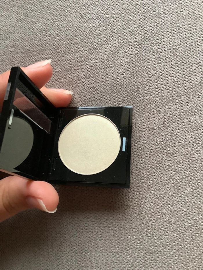 Fard à paupières Make up for Ever NEUF 101  jaune pastel irisée - photo numéro 5