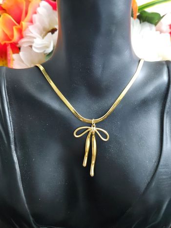 Collier avec son nœud pendant