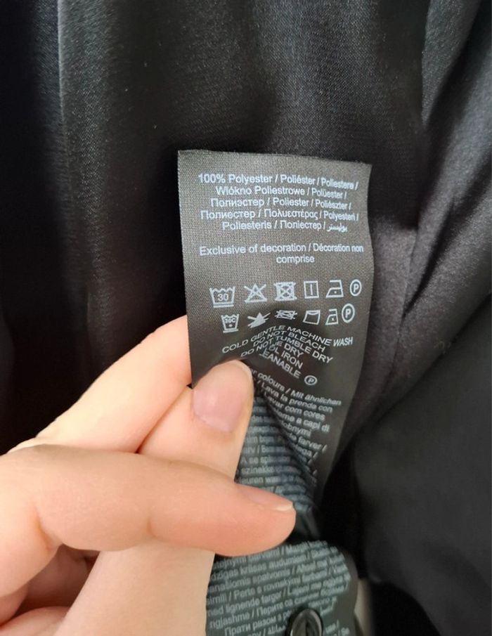Robe noire satinée marque PIECES taille S - photo numéro 10