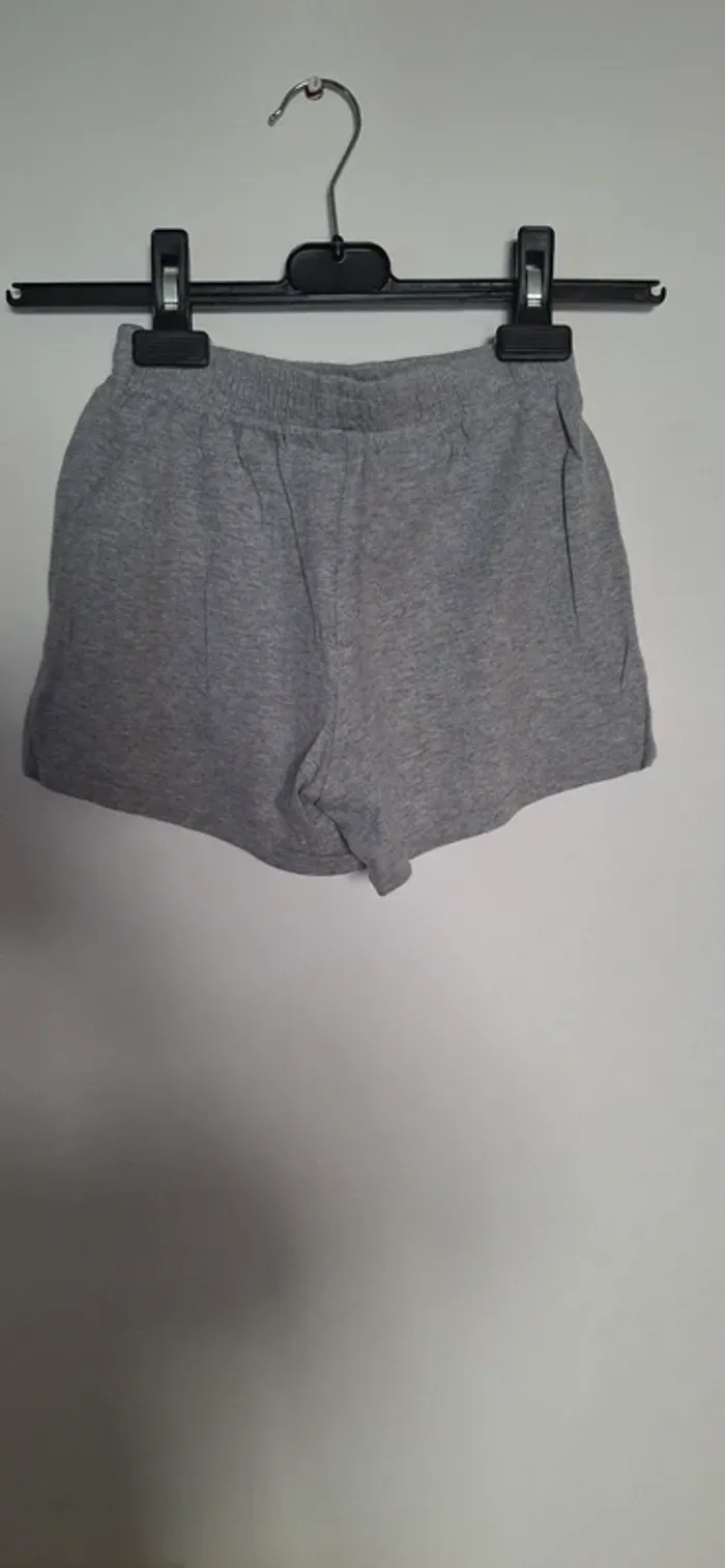 🌟Short Gris taille 6 ans🌟 - photo numéro 2