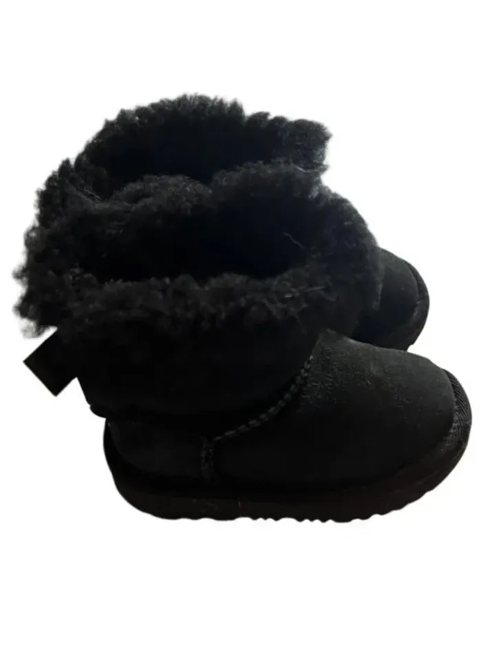 Botte enfant Ugg noir pointure 23,5 - photo numéro 2