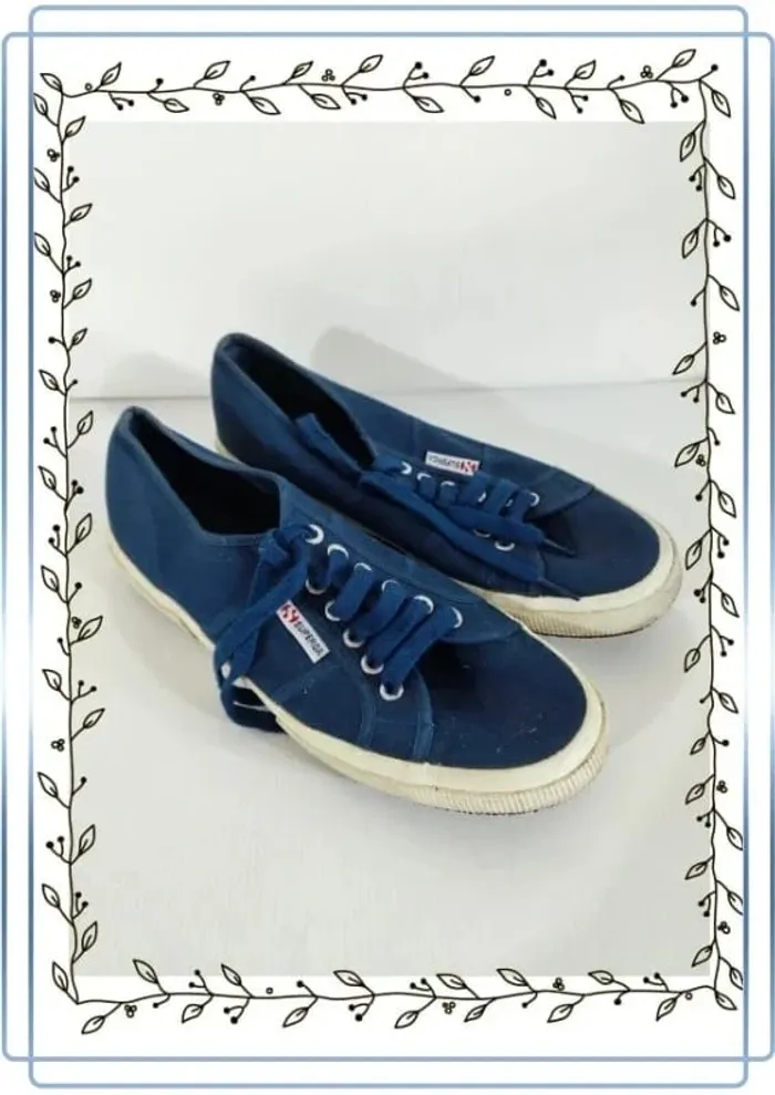 Chaussures Superga bleu, taille 42, bon état mais quelques traces