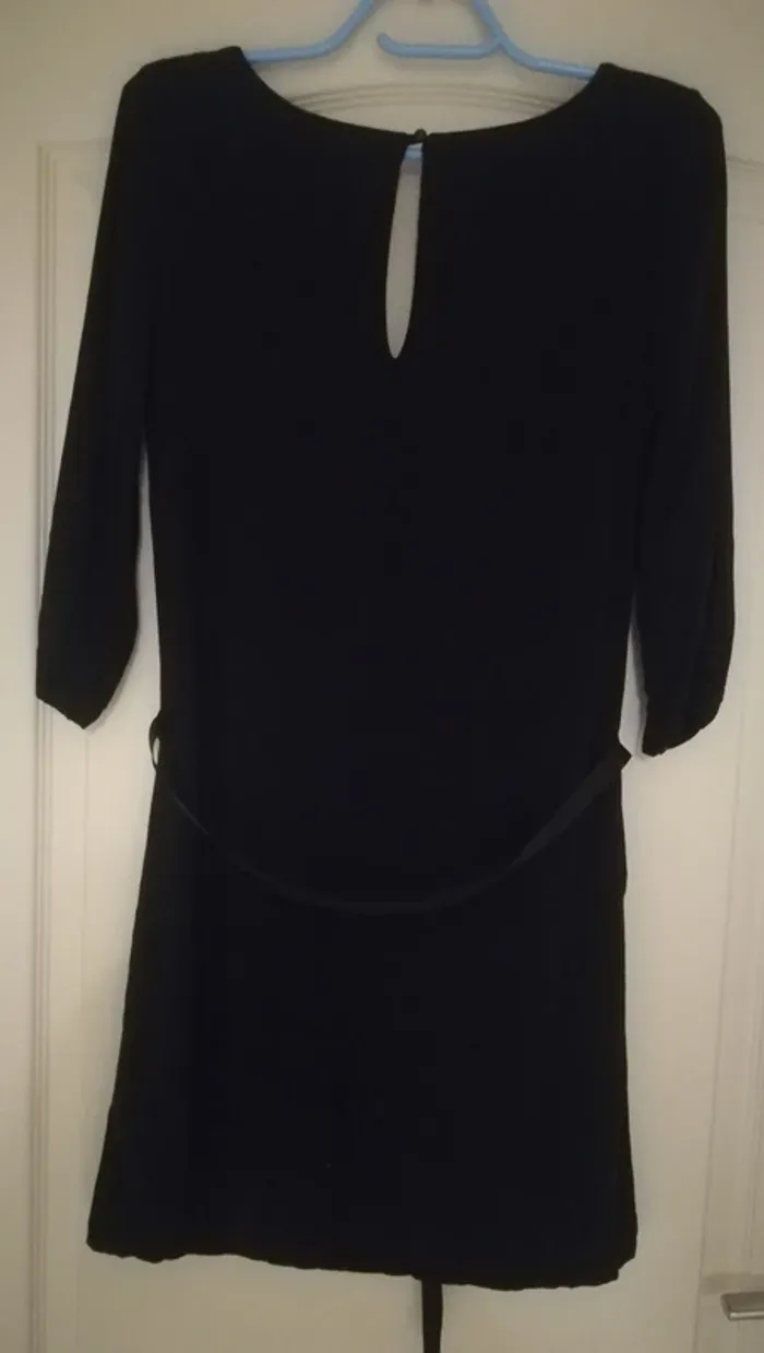 Robe noire camaïeu T. 36 - photo numéro 4
