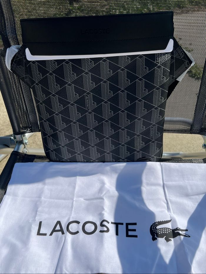 Sacoche Lacoste authentique neuve avec étiquette