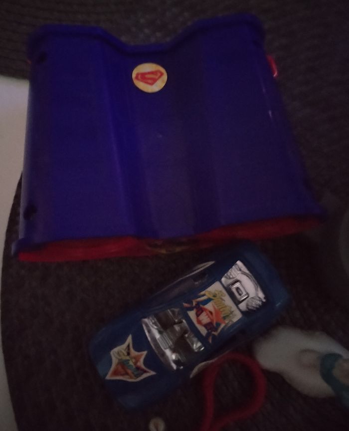 Lot jumelle, petite voiture, tortue ninja, figurines,lacets Tony Parker, porte clef Maya l'abeille - photo numéro 3