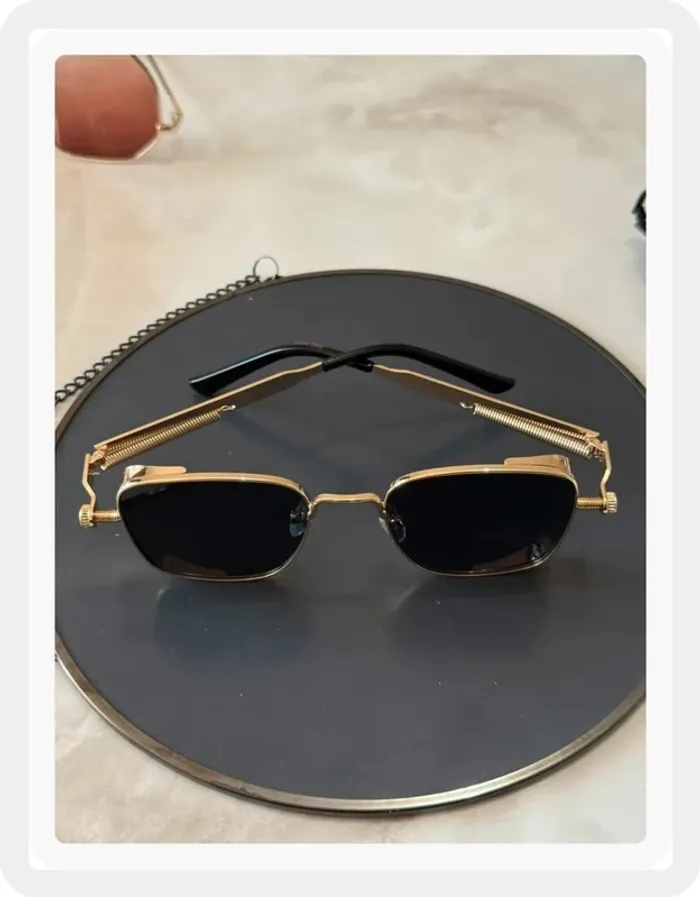 Lunette de soleil noire dorée - photo numéro 3