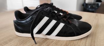 Très jolie paire de basket adidas taille 38