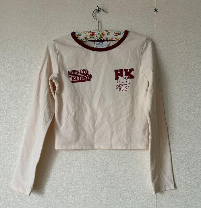 Tee-shirt crop top Hello Kitty taille 10/11 ans - photo numéro 1