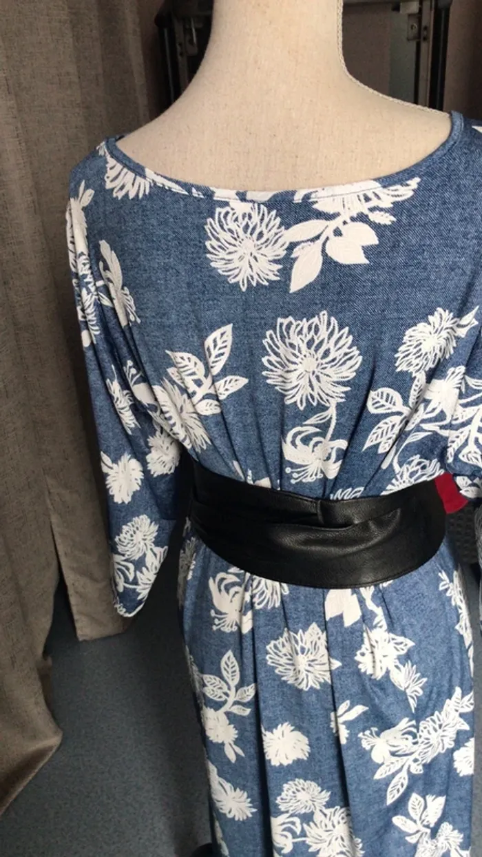 Robe bleue à motifs blanc - photo numéro 3