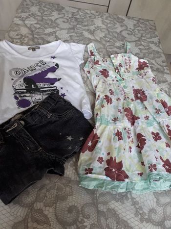 Lot 4 vêtements filles parfait état