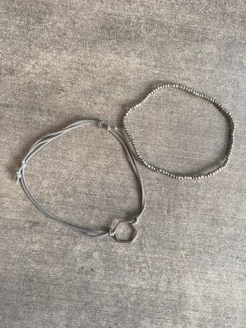 2 bracelets