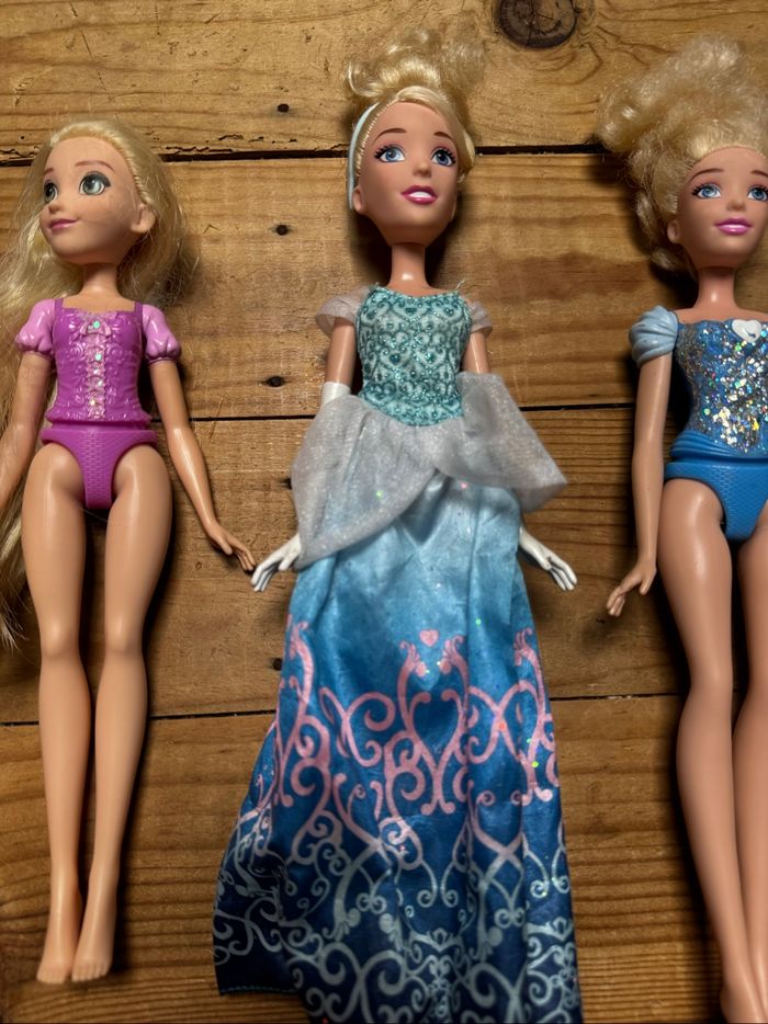 Lot de 3 barbies Disney - photo numéro 3