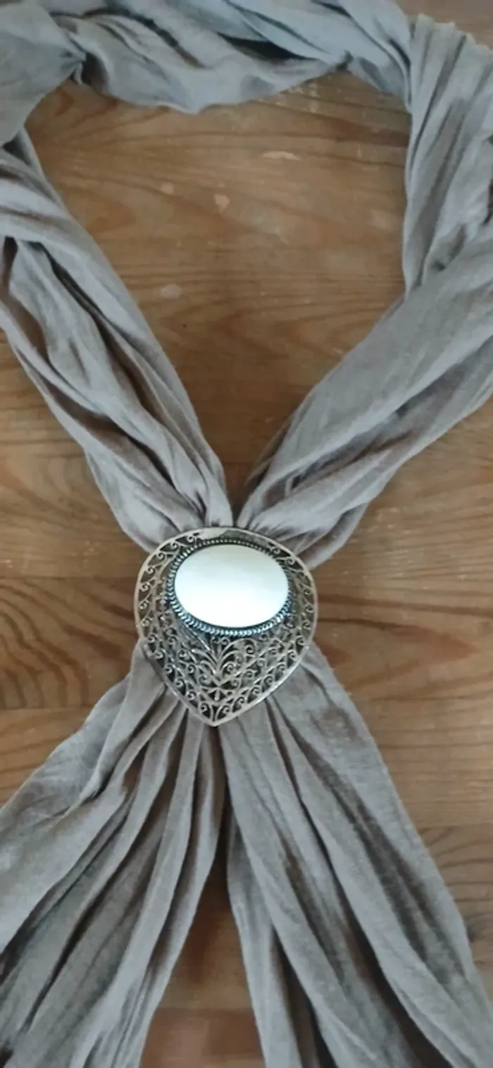 Écharpe fixation magnétique