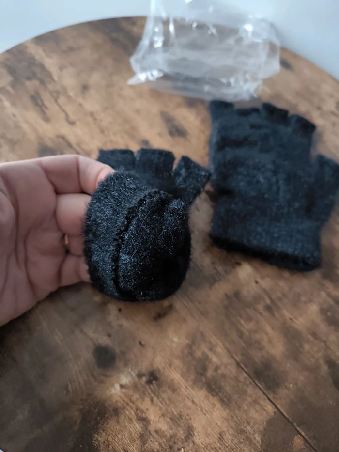 Mitaine à rabats neuf noir tout doux - photo numéro 3