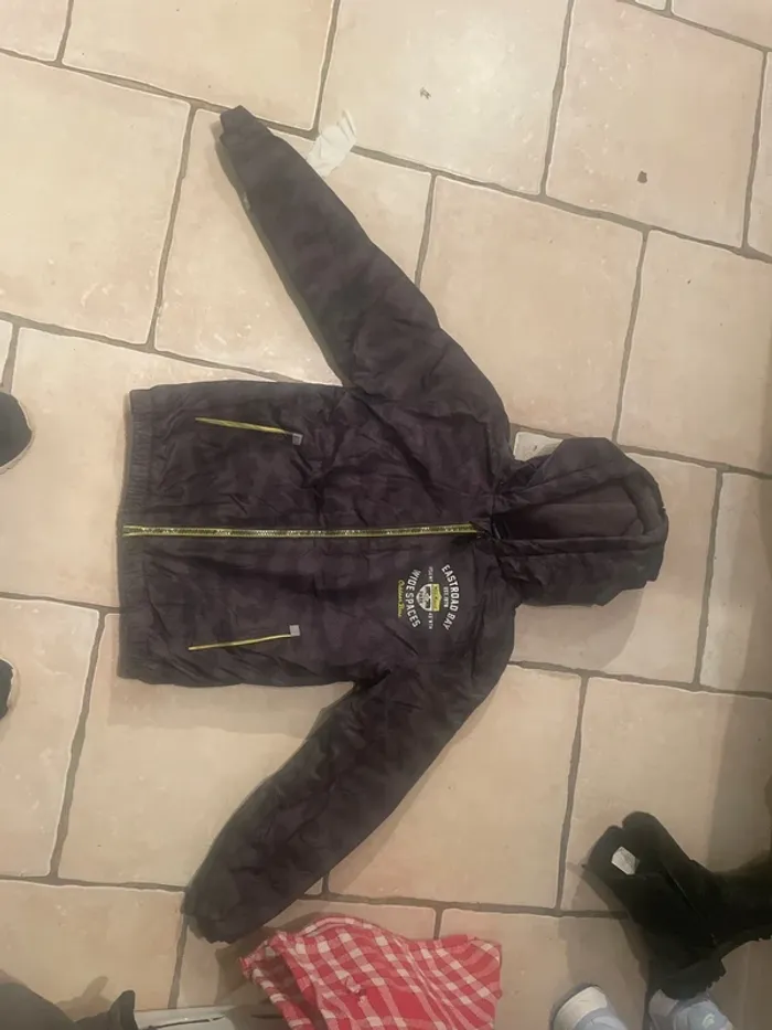 Blouson coupe vent doublé polaire 8 ans