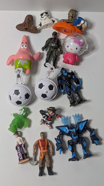 [Jouet] lot de 15 figurines diverses