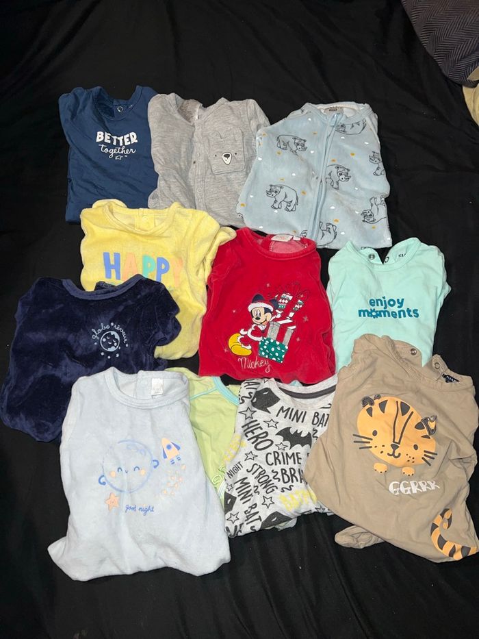 Lot 10 pyjamas