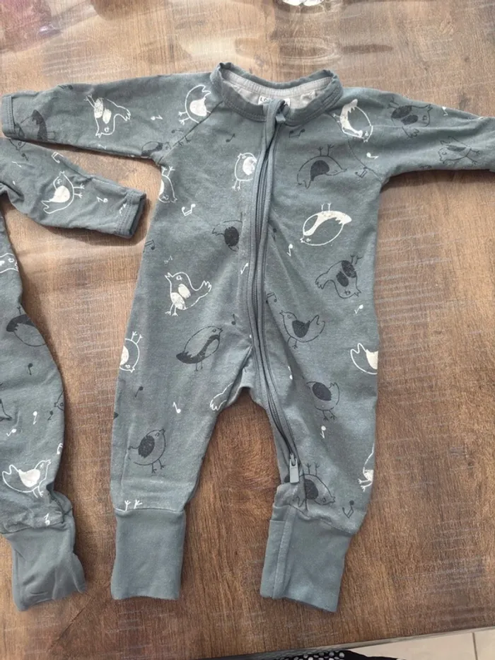 2 jolis pyjamas grenouille - photo numéro 2