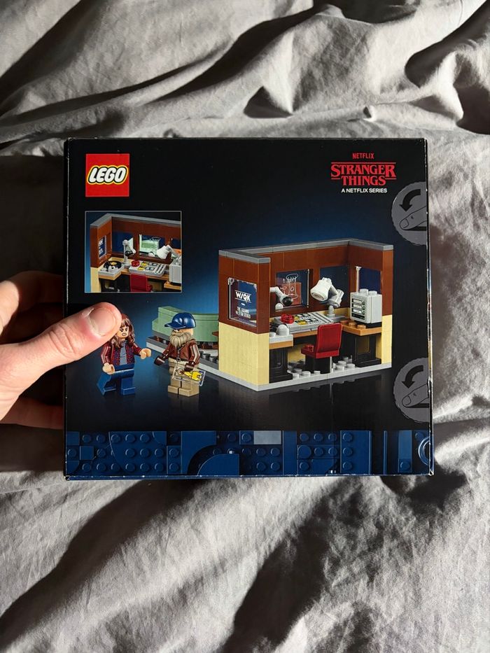 Lego x Stranger Things « The Squawk » Radio Station - photo numéro 3