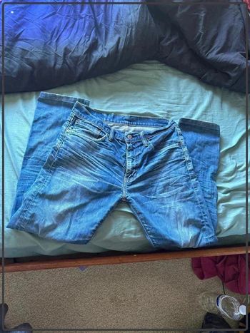Jeans levi's taille 40 trouée