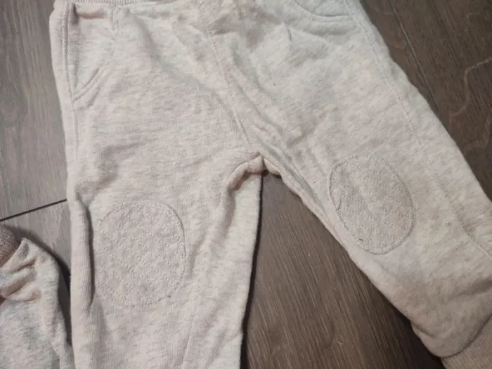 Lot 2 joggings pommette Kiabi 9 mois bon état - photo numéro 3